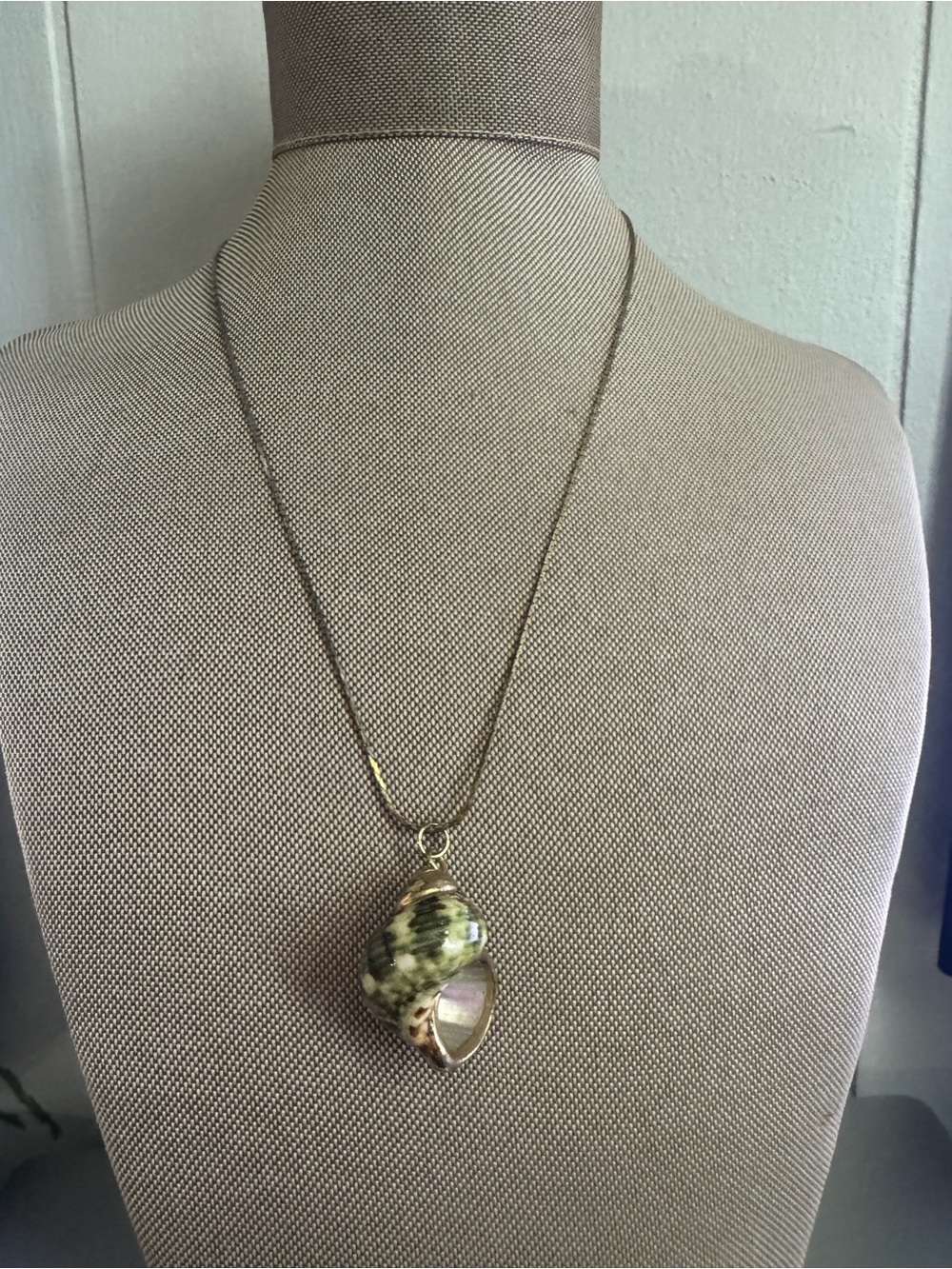 Sea Shell Pendant Necklace and earrings in Green and Gold - Women's Jewelry